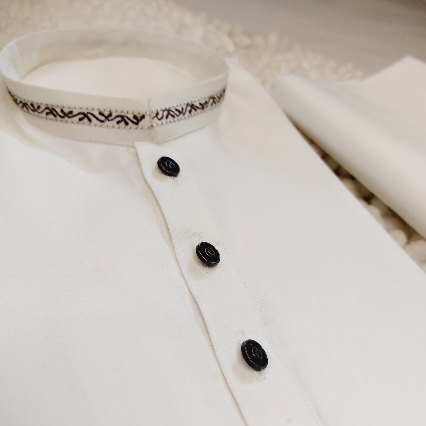 White Embroidered Kurta Trouser 004